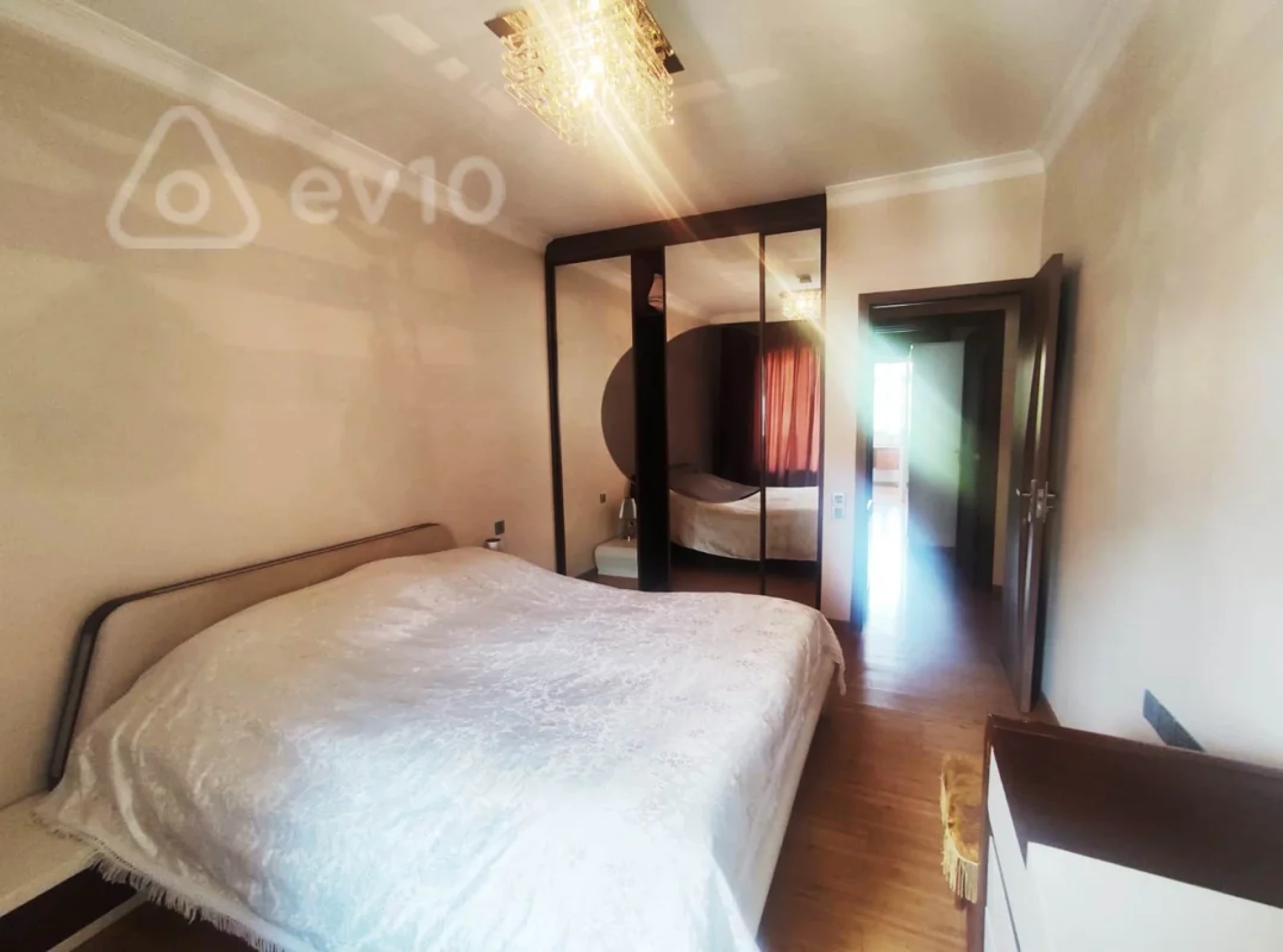 Satılır 5 otaqlı köhnə tikili 125 m²