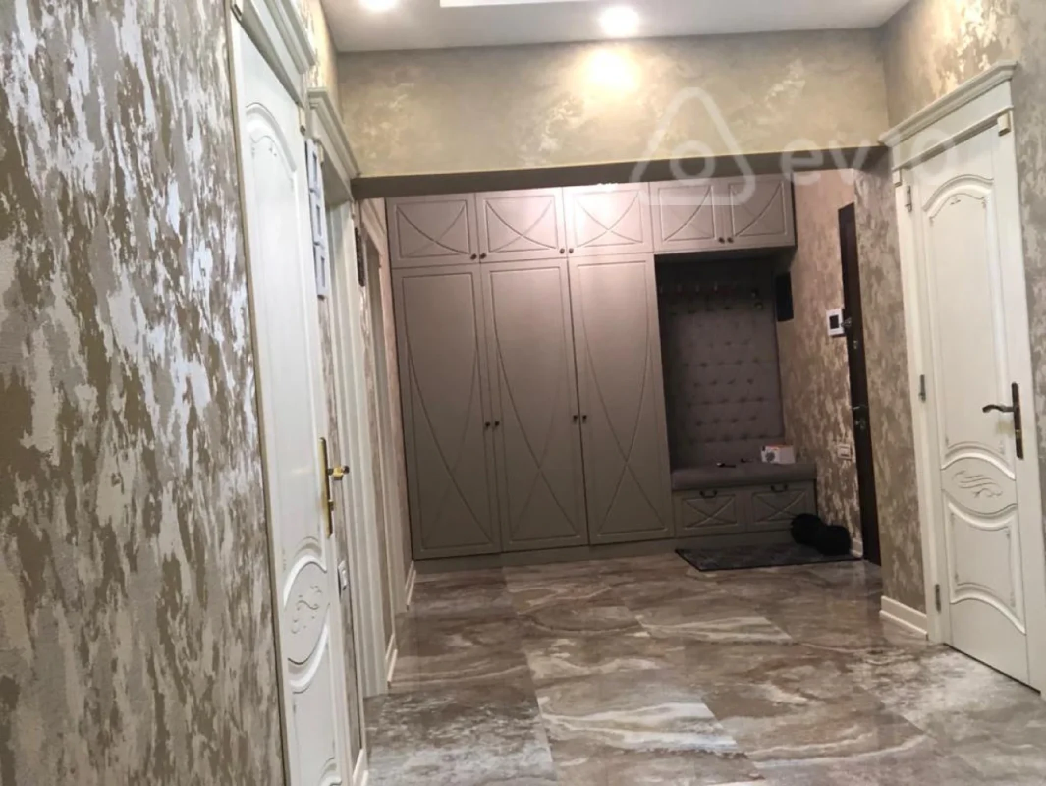 Kirayə verilir 4 otaqlı yeni tikili 181 m²