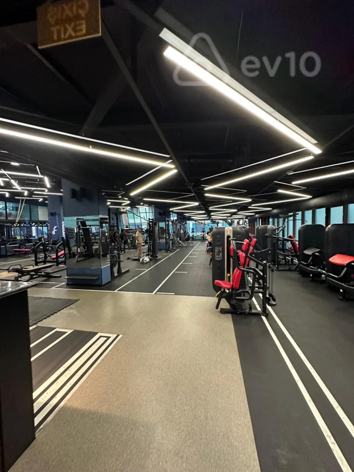 Kirayə verilir 4 otaqlı yeni tikili 181 m²