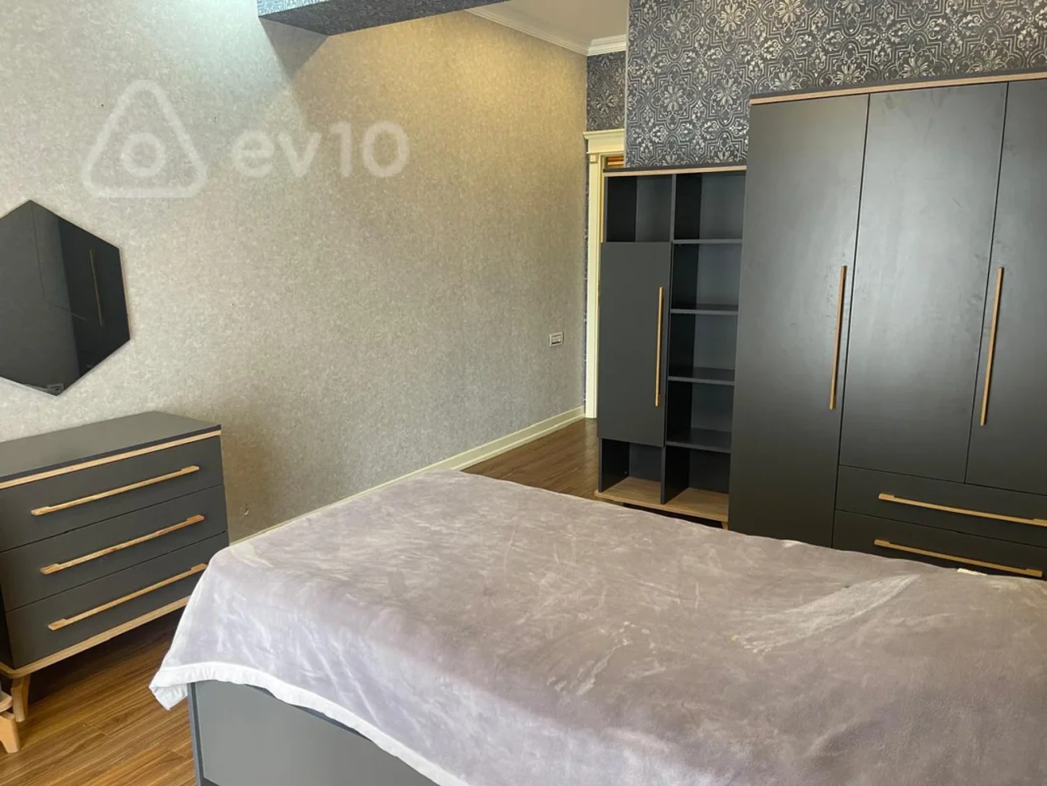 Kirayə verilir 4 otaqlı yeni tikili 181 m²