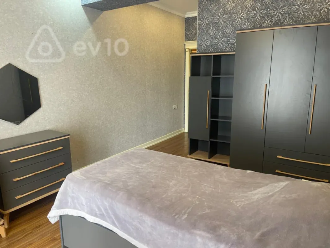 Kirayə verilir 4 otaqlı yeni tikili 181 m²