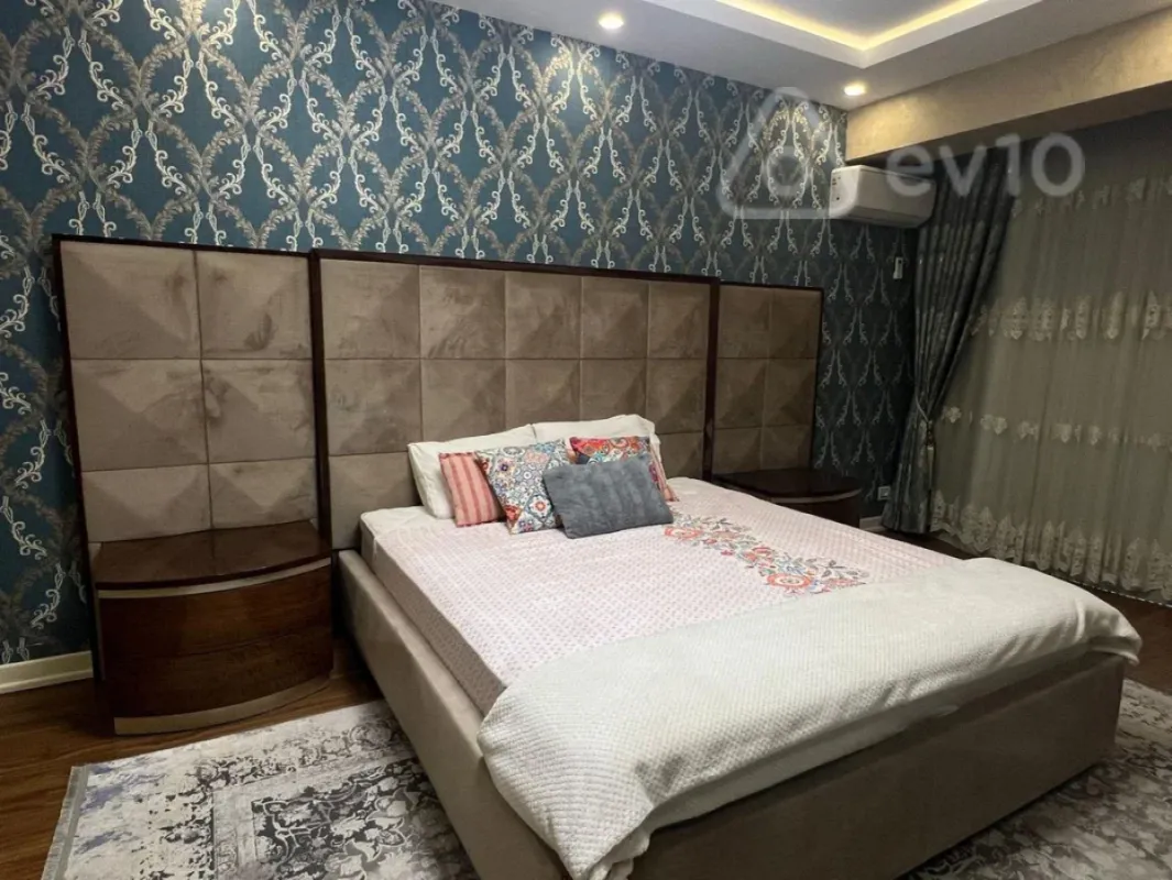 Kirayə verilir 4 otaqlı yeni tikili 181 m²