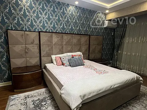 Kirayə verilir 4 otaqlı yeni tikili 181 m²