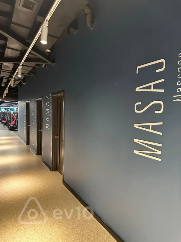 Kirayə verilir 4 otaqlı yeni tikili 181 m²