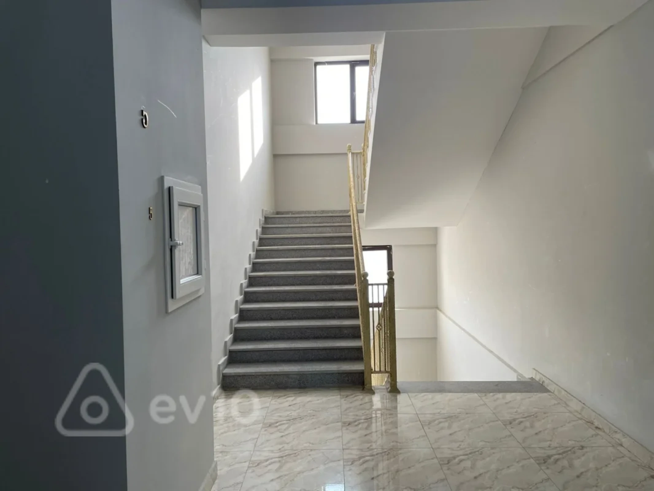 Satılır 3 otaqlı yeni tikili 83 m²
