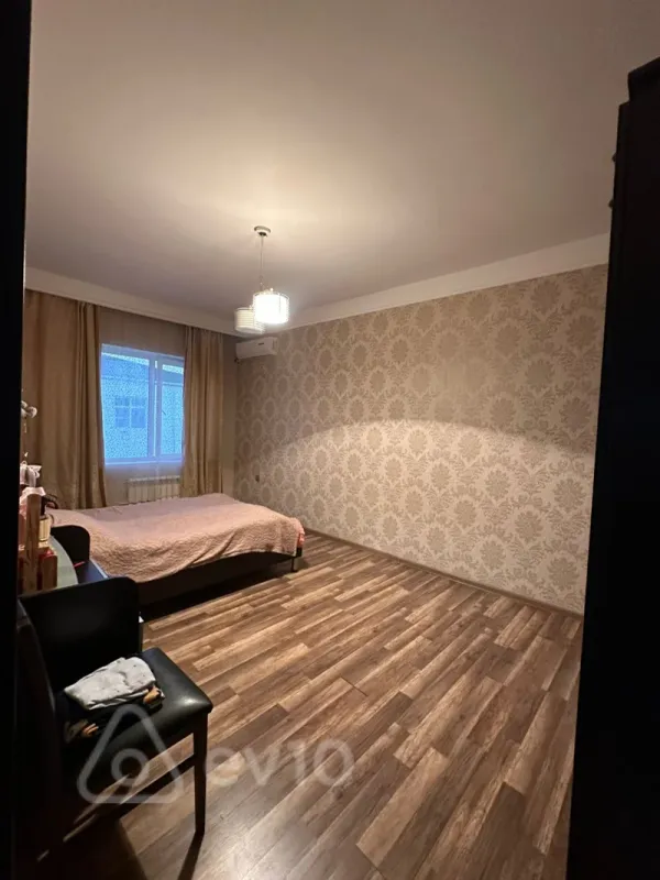 Kirayə verilir 2 otaqlı köhnə tikili 90 m²