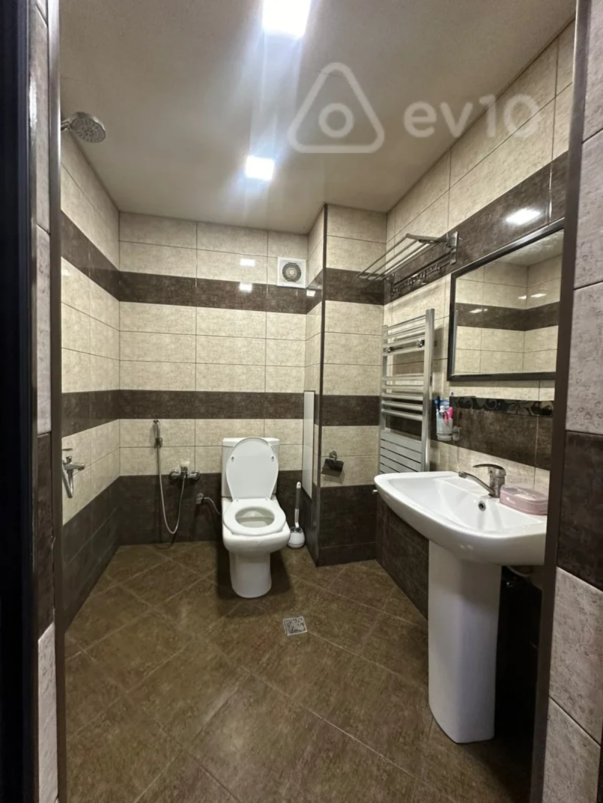 Kirayə verilir 2 otaqlı köhnə tikili 90 m²