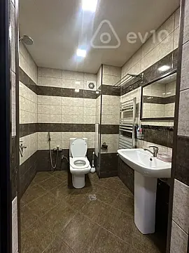 Kirayə verilir 2 otaqlı köhnə tikili 90 m²
