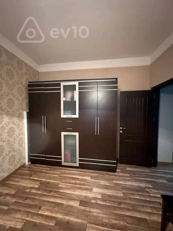 Kirayə verilir 2 otaqlı köhnə tikili 90 m²