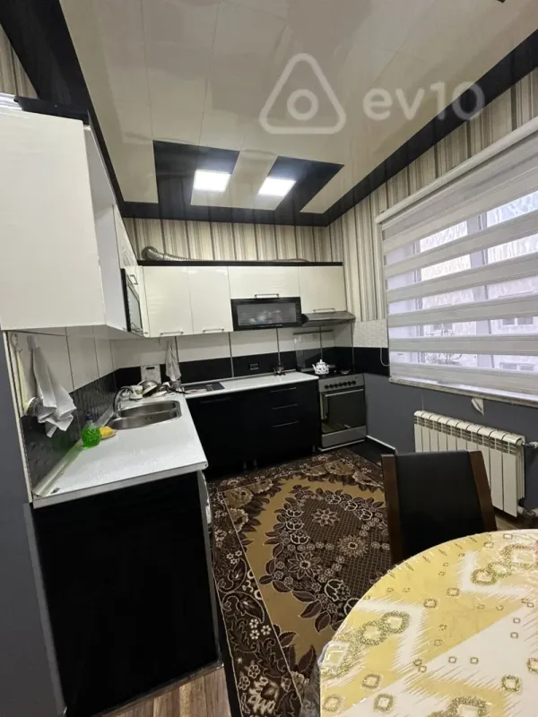 Kirayə verilir 2 otaqlı köhnə tikili 90 m²