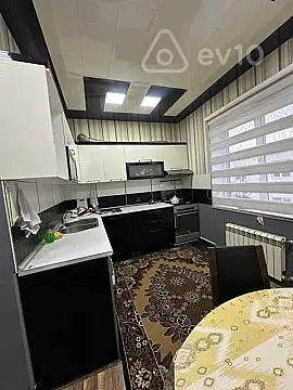 Kirayə verilir 2 otaqlı köhnə tikili 90 m²