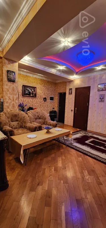 Kirayə verilir 3 otaqlı yeni tikili 130 m²