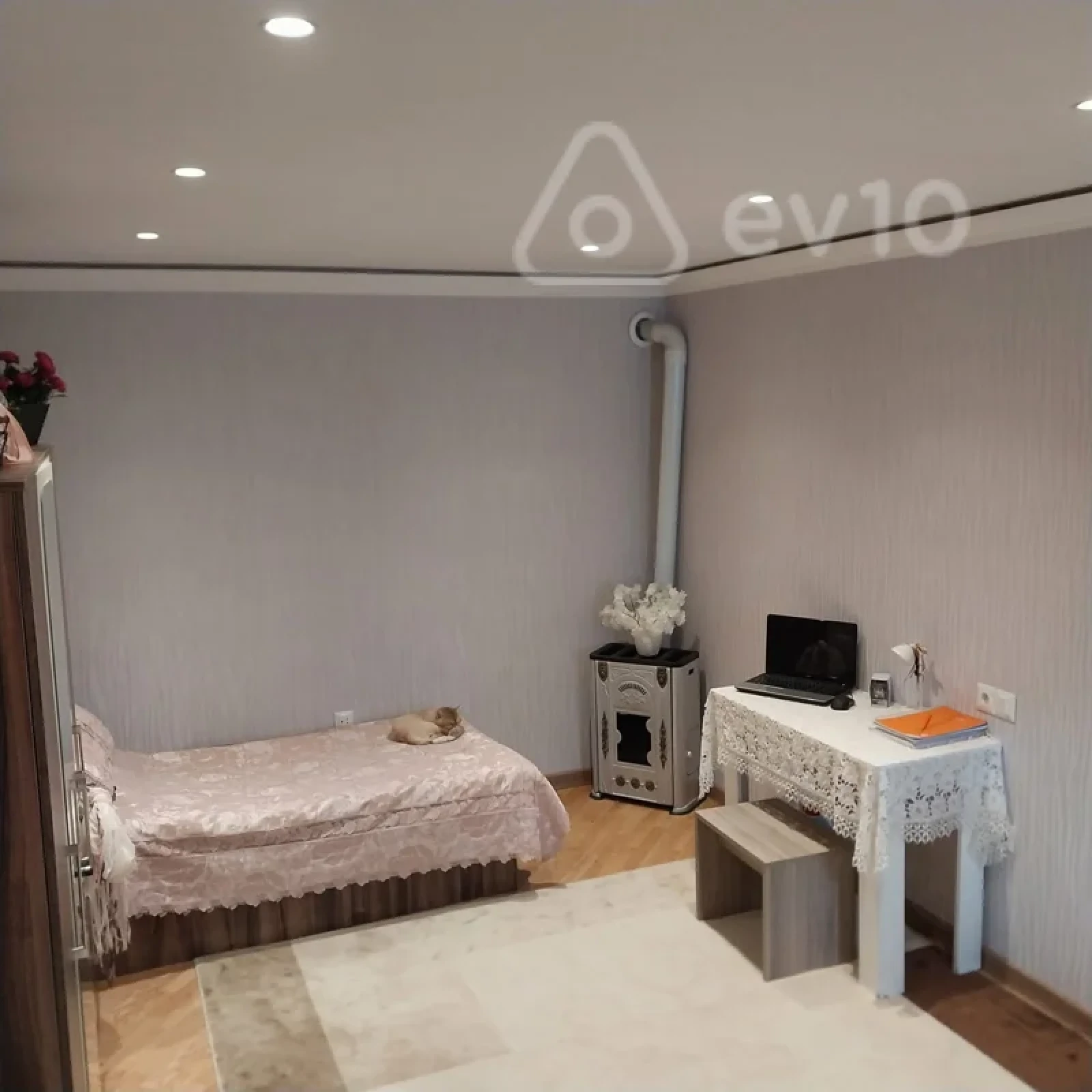 Kirayə verilir 2 otaqlı köhnə tikili 54 m²