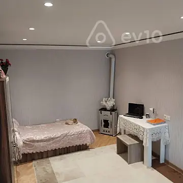 Kirayə verilir 2 otaqlı köhnə tikili 54 m²