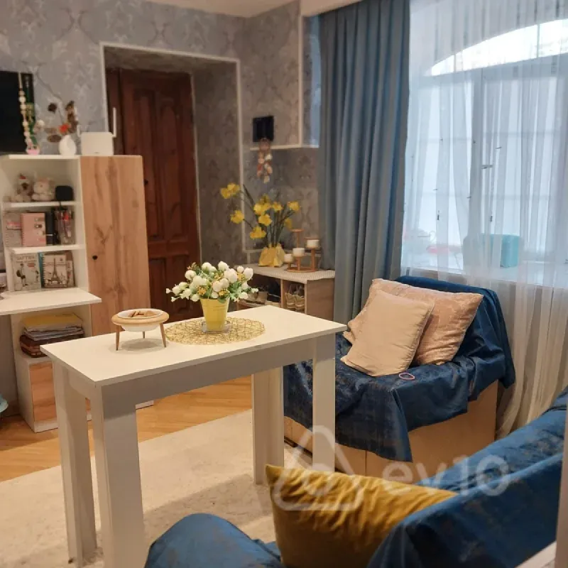 Kirayə verilir 2 otaqlı köhnə tikili 54 m²