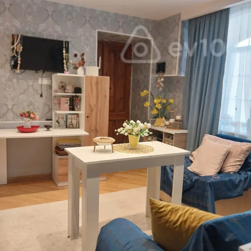 Kirayə verilir 2 otaqlı köhnə tikili 54 m²