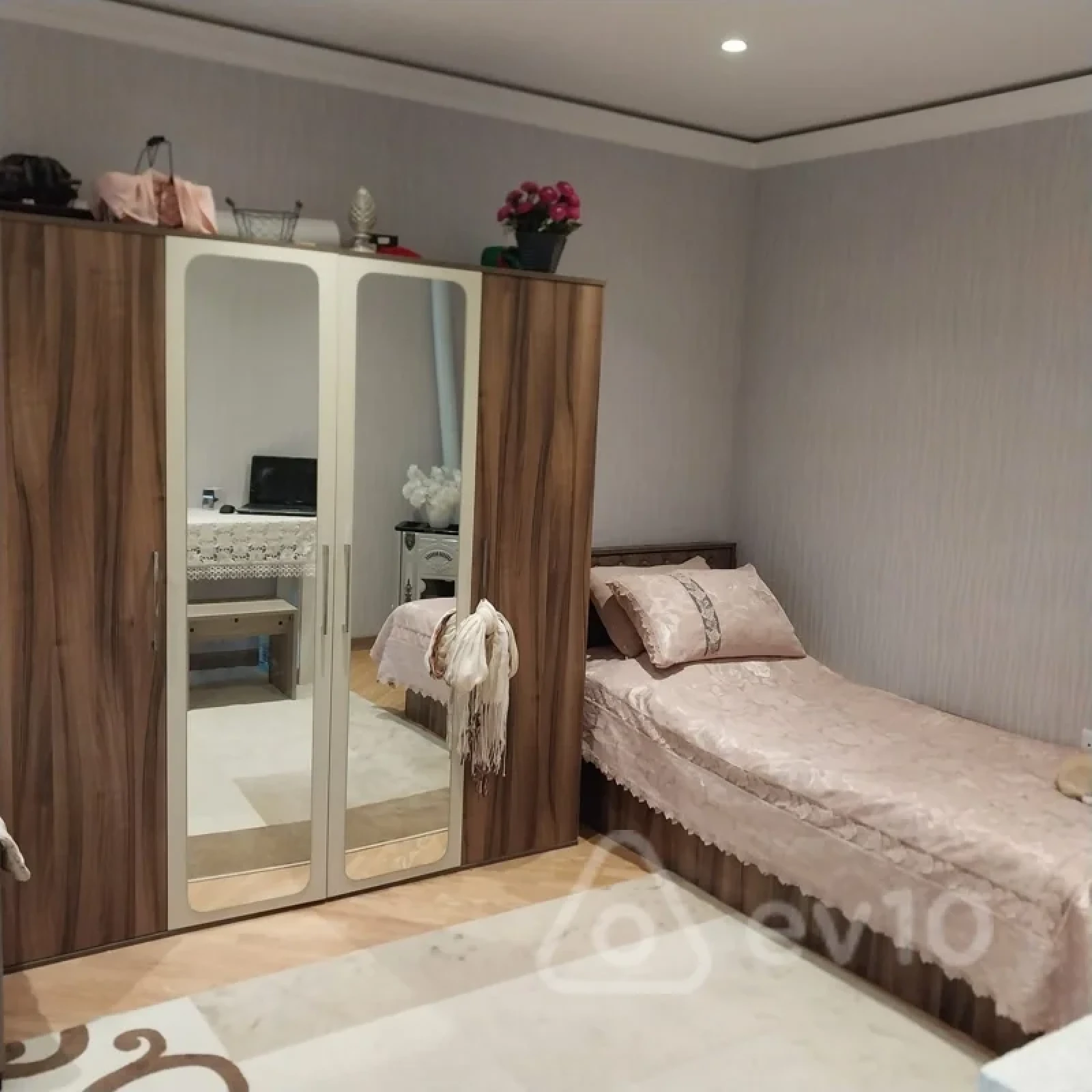 Kirayə verilir 2 otaqlı köhnə tikili 54 m²