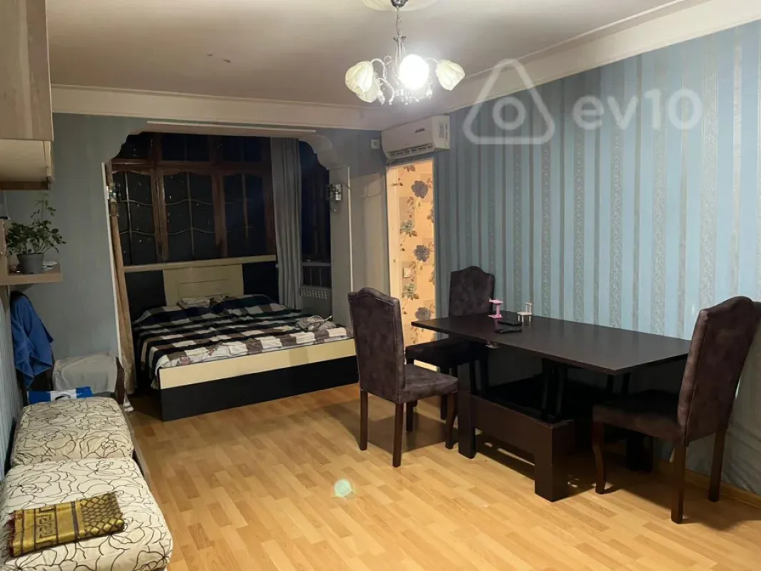 Kirayə verilir 2 otaqlı köhnə tikili 70 m²