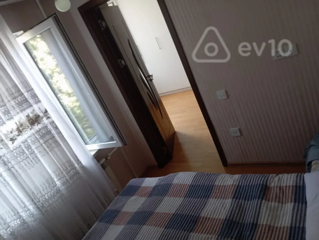 Kirayə verilir 2 otaqlı köhnə tikili 65 m²