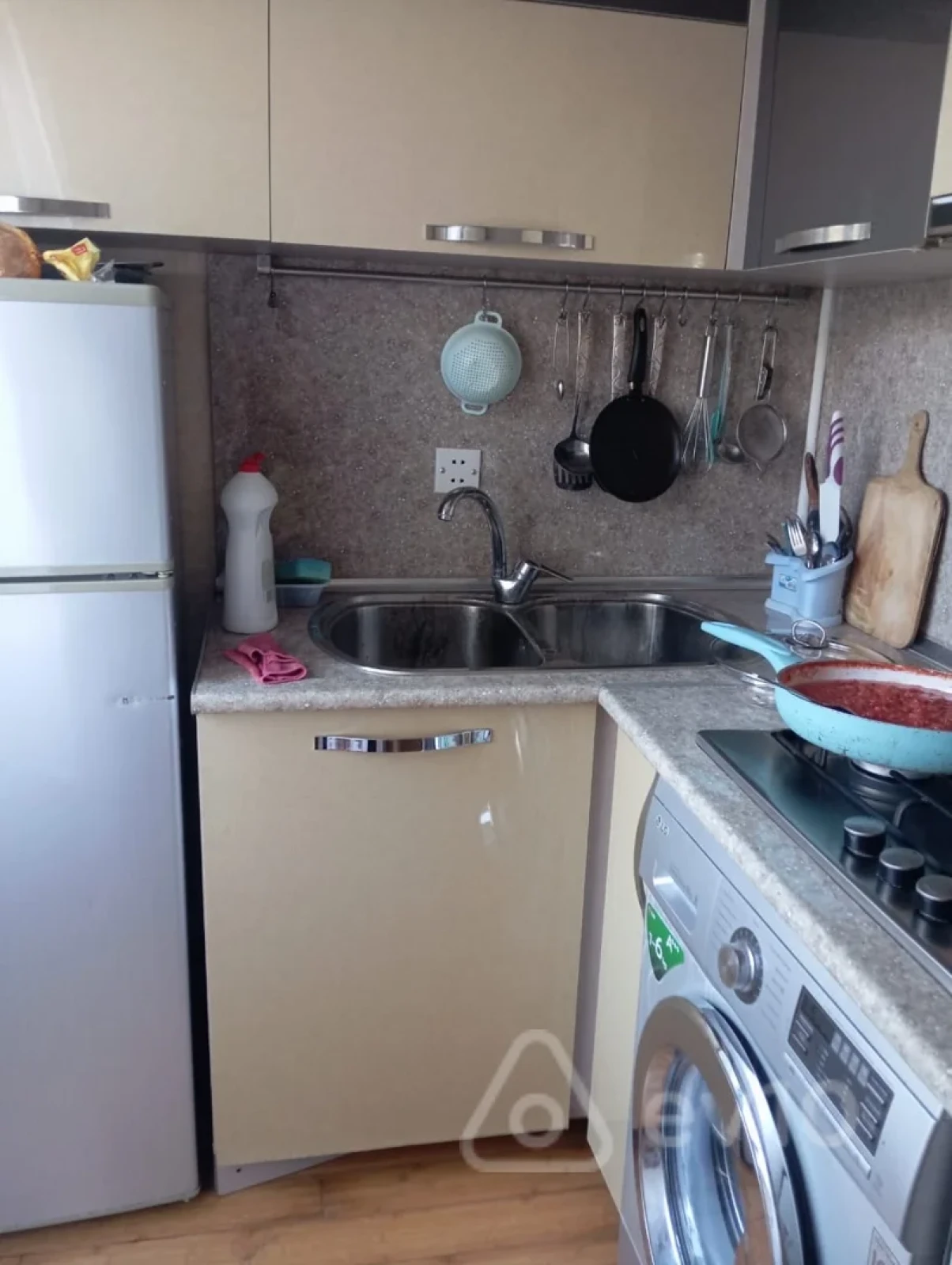 Kirayə verilir 2 otaqlı köhnə tikili 65 m²