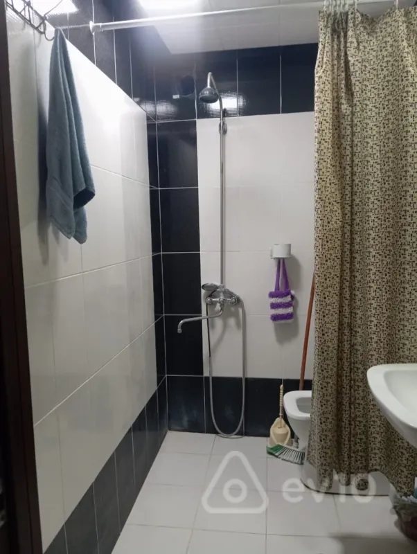 Kirayə verilir 2 otaqlı köhnə tikili 65 m²