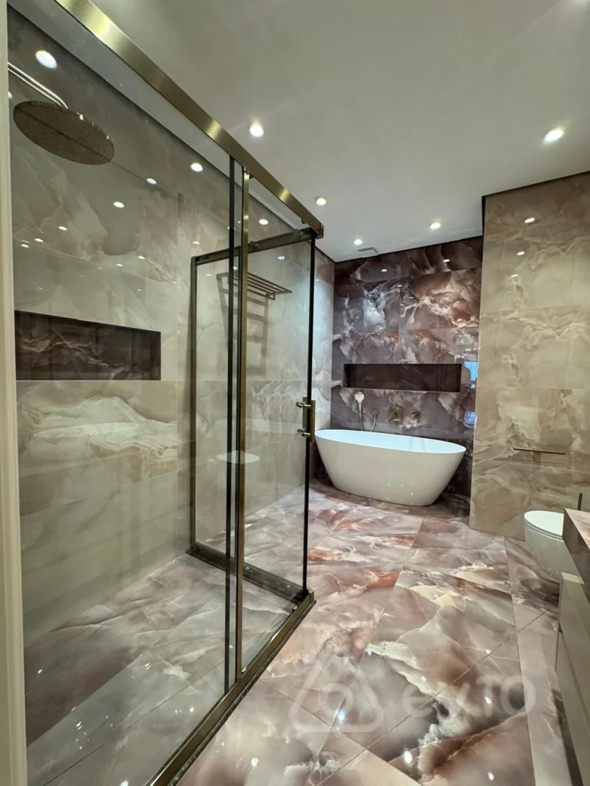 Kirayə verilir 5 otaqlı yeni tikili 275 m²