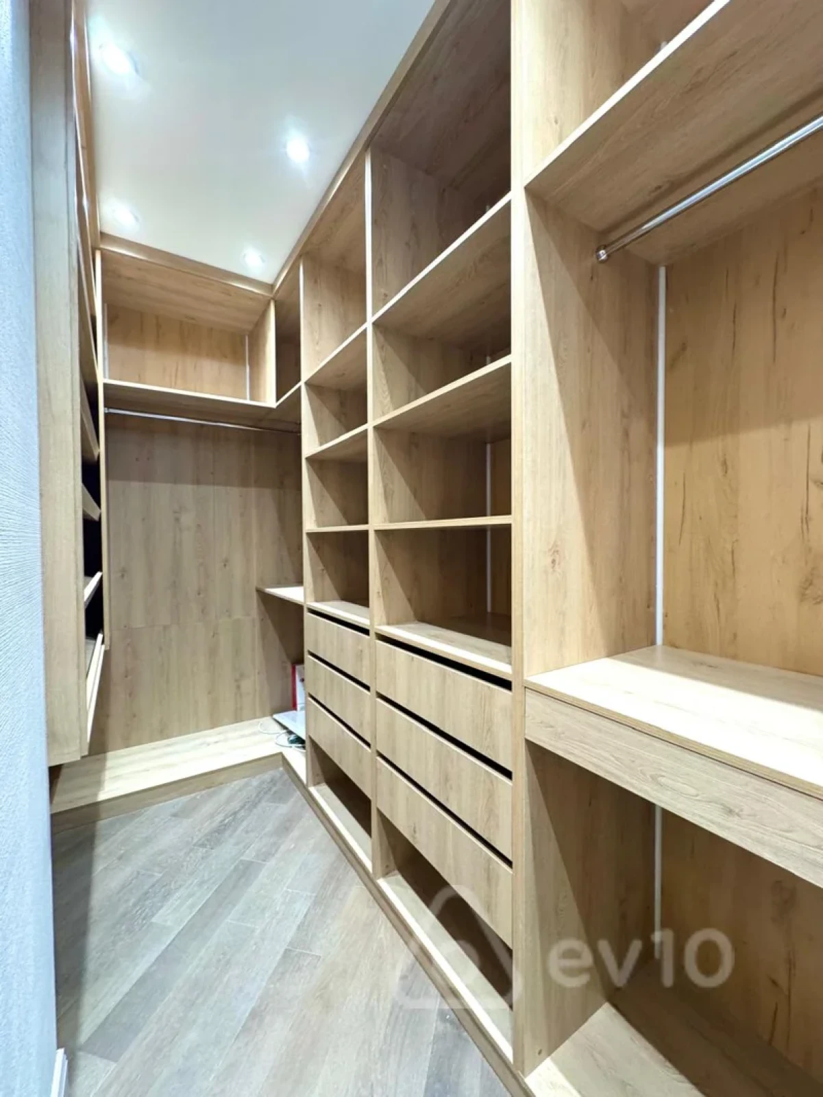 Kirayə verilir 5 otaqlı yeni tikili 275 m²