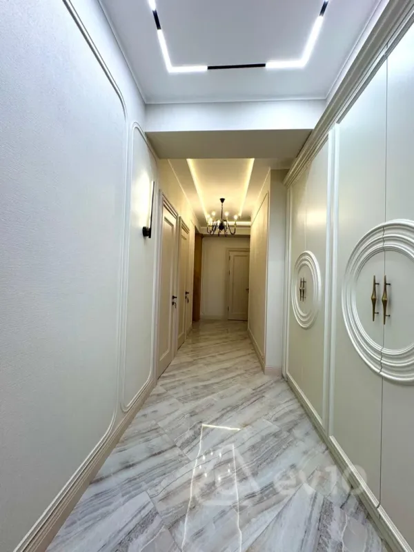 Kirayə verilir 5 otaqlı yeni tikili 275 m²