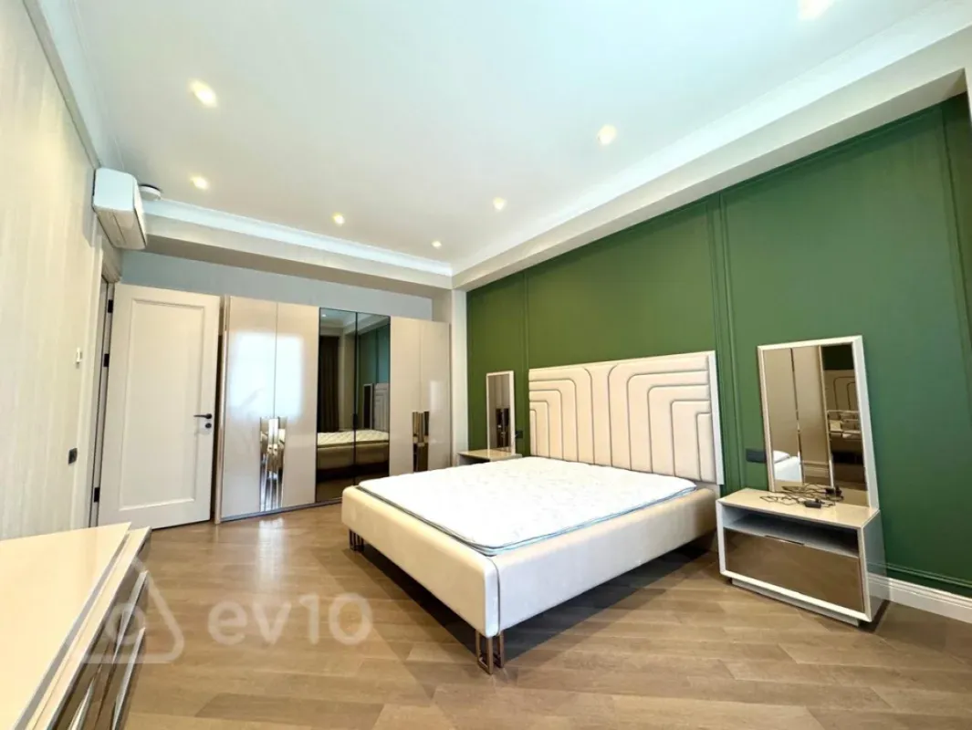 Kirayə verilir 5 otaqlı yeni tikili 275 m²