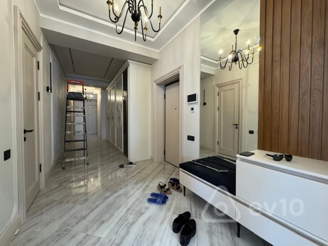 Kirayə verilir 5 otaqlı yeni tikili 275 m²