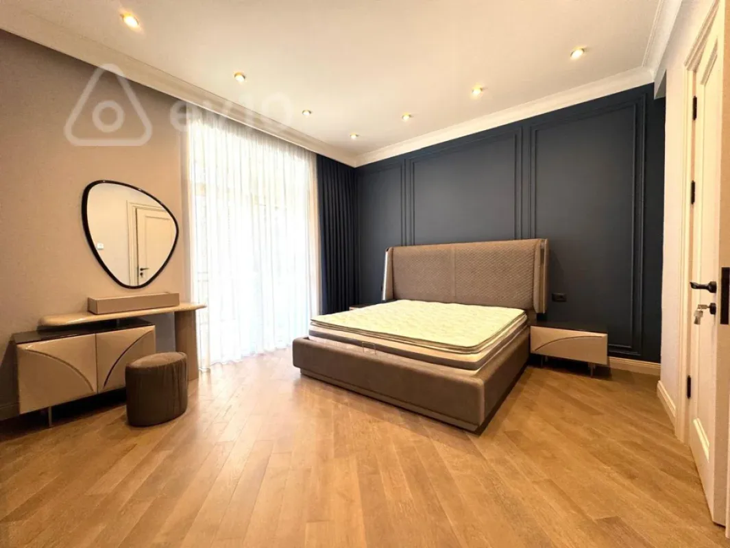 Kirayə verilir 5 otaqlı yeni tikili 275 m²