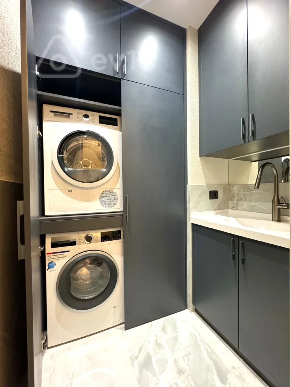 Kirayə verilir 5 otaqlı yeni tikili 275 m²