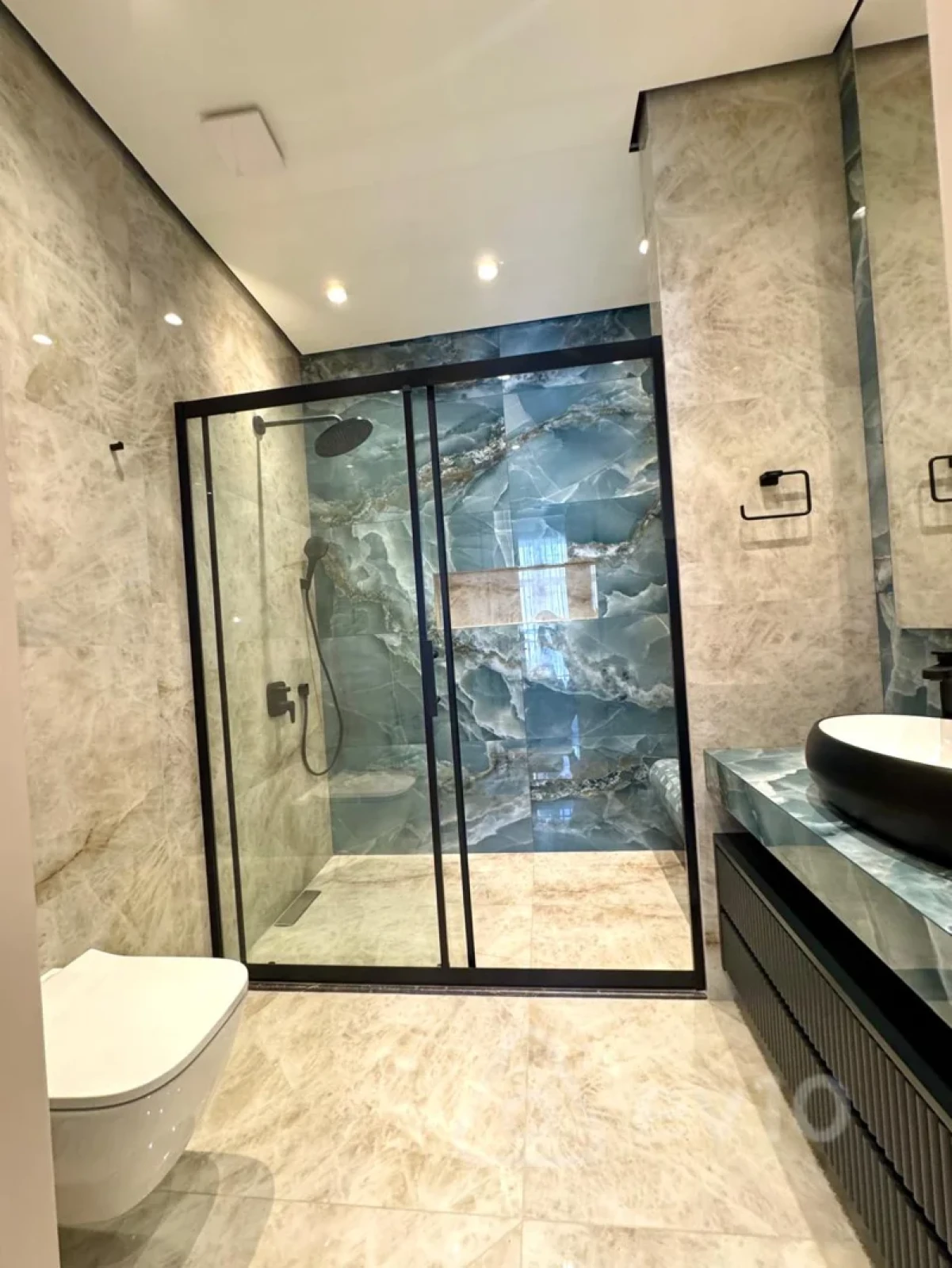 Kirayə verilir 5 otaqlı yeni tikili 275 m²