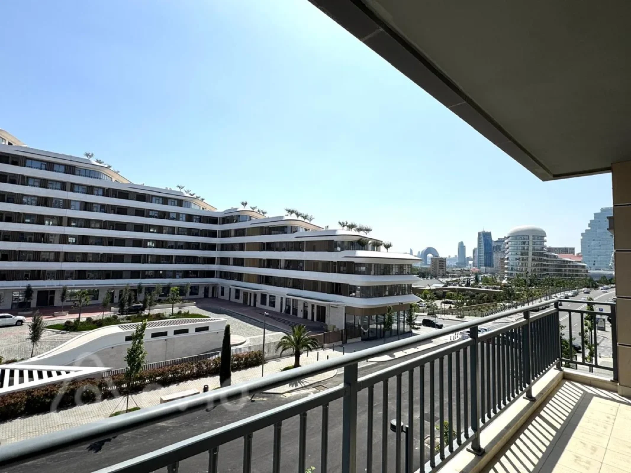 Kirayə verilir 5 otaqlı yeni tikili 275 m²