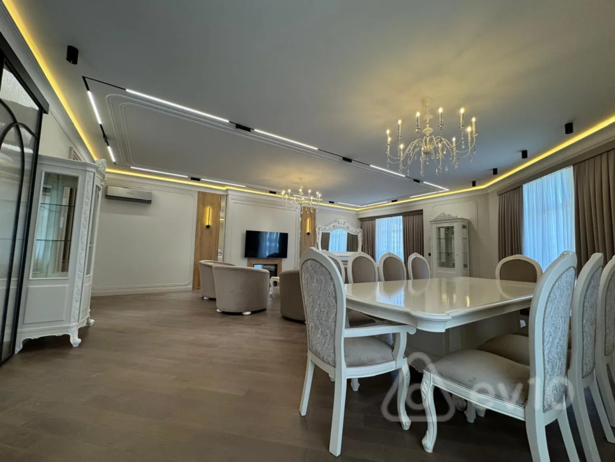 Kirayə verilir 5 otaqlı yeni tikili 275 m²