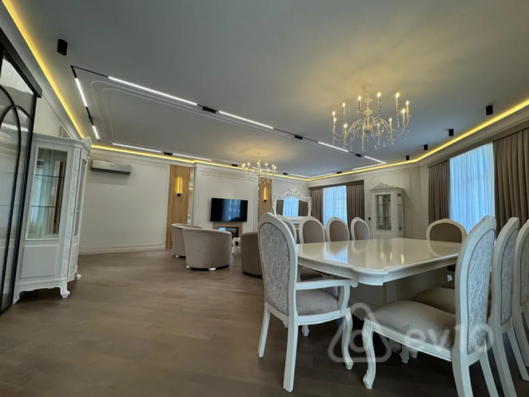 Kirayə verilir 5 otaqlı yeni tikili 275 m²