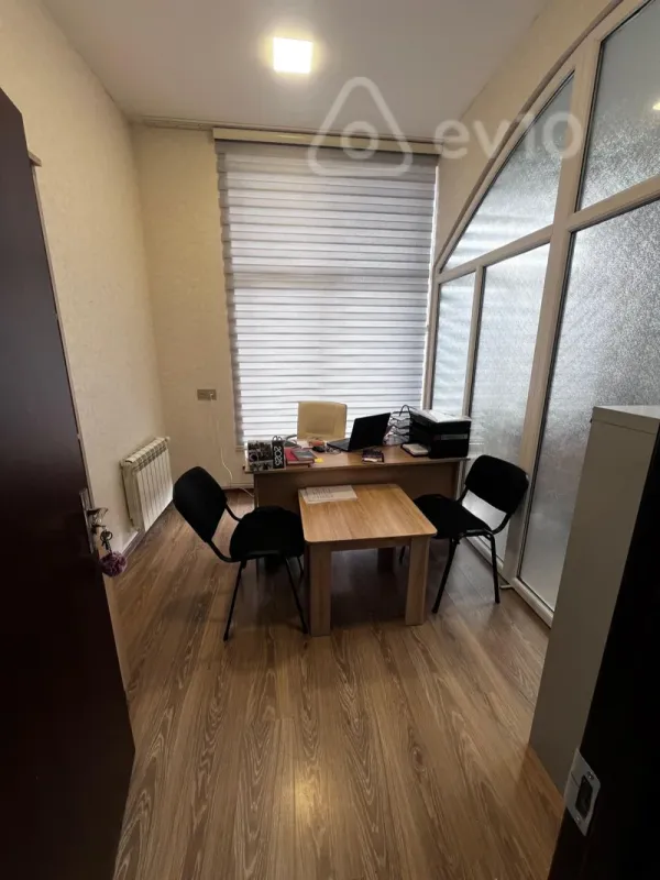 Kirayə verilir mənzil 1100 m²