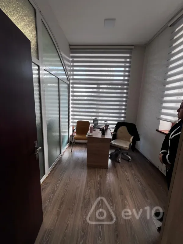 Kirayə verilir mənzil 1100 m²