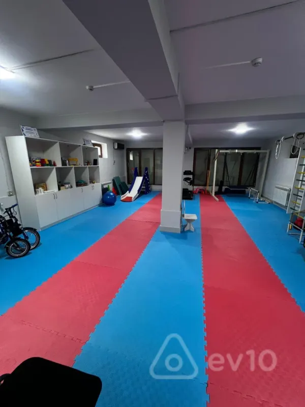 Kirayə verilir mənzil 1100 m²