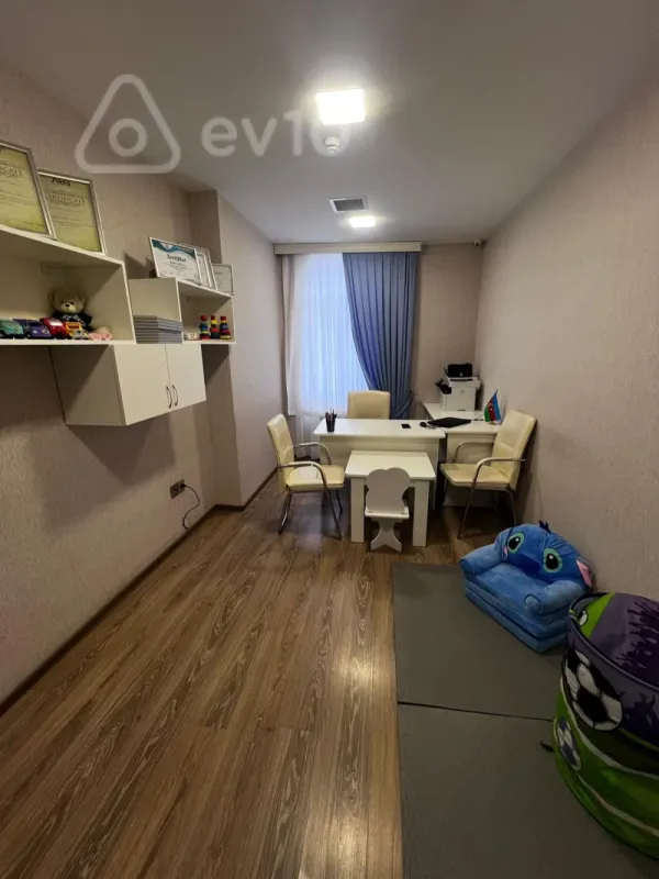 Kirayə verilir mənzil 1100 m²