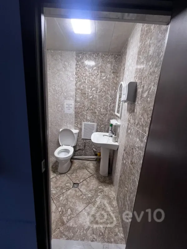 Kirayə verilir mənzil 1100 m²