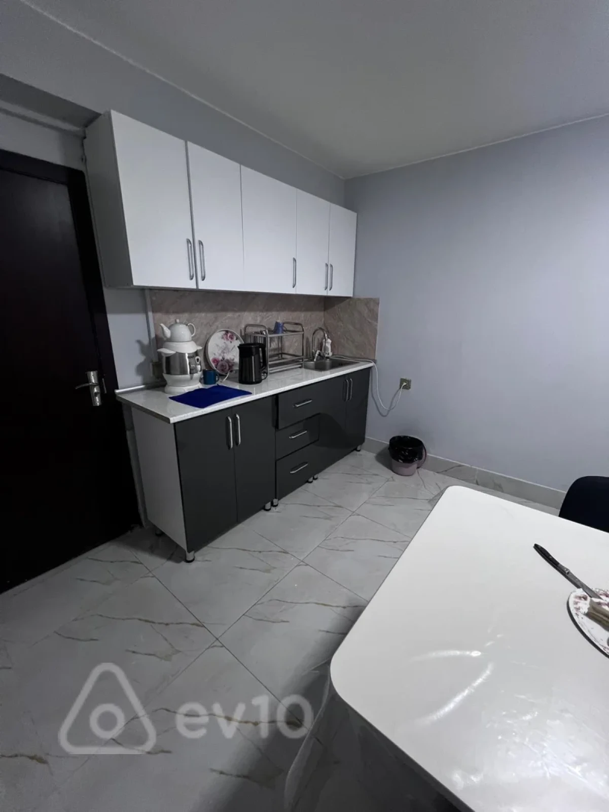 Kirayə verilir mənzil 1100 m²