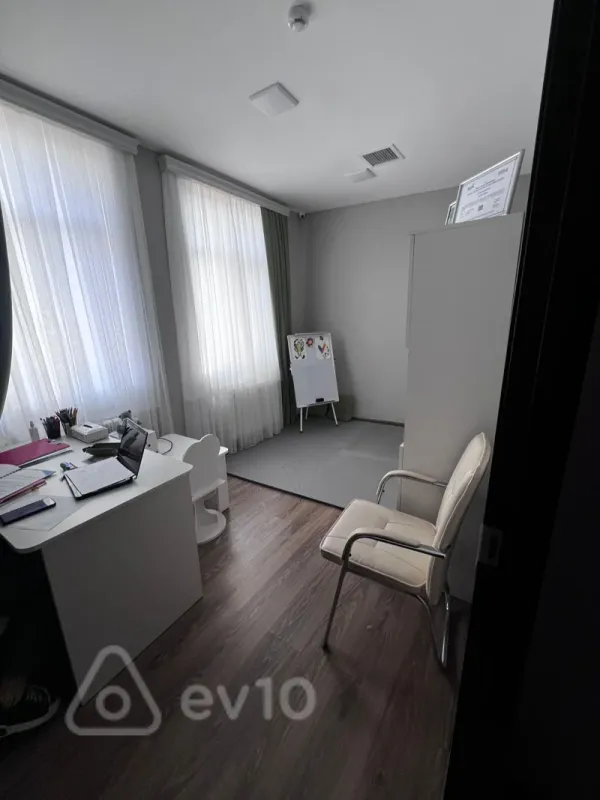 Kirayə verilir mənzil 1100 m²