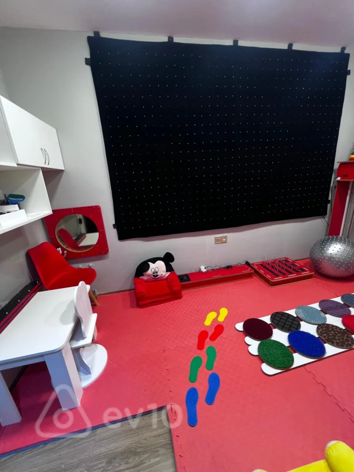 Kirayə verilir mənzil 1100 m²