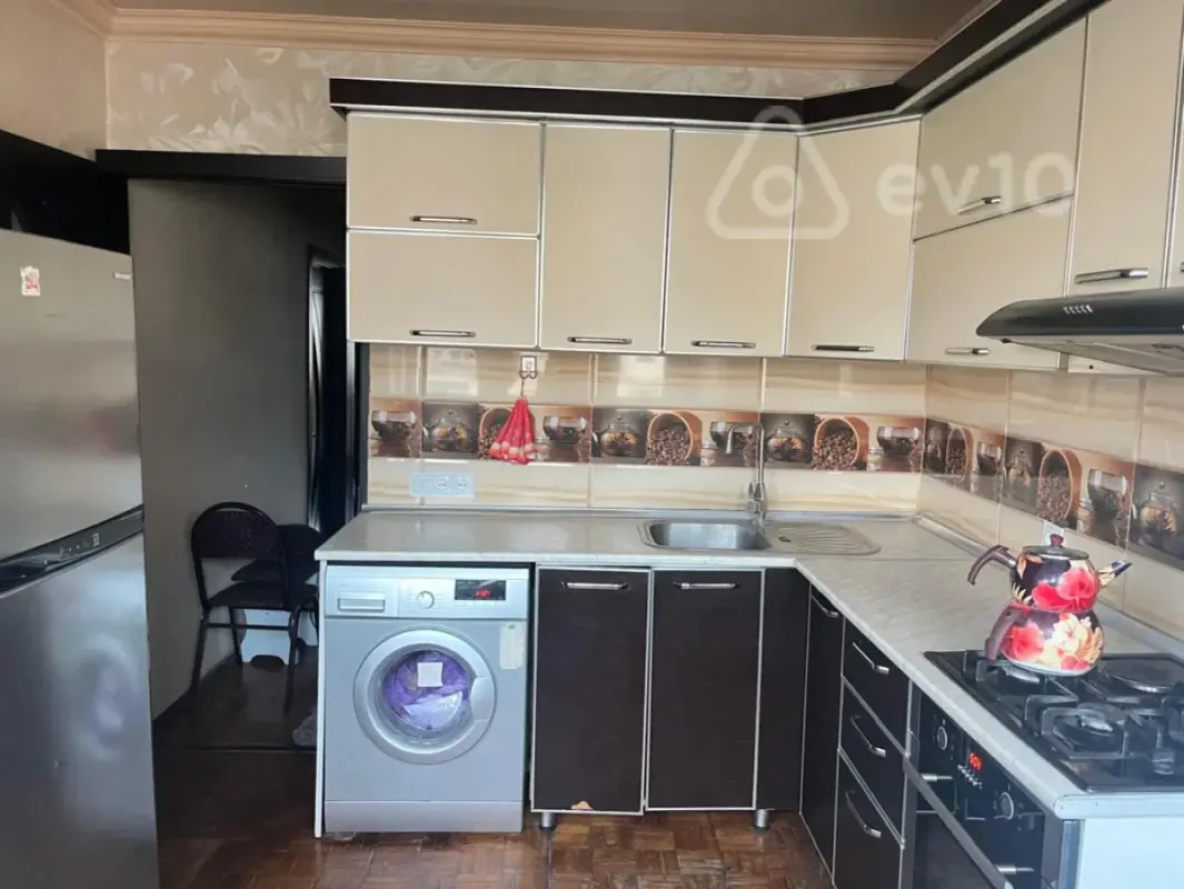 Kirayə verilir 3 otaqlı köhnə tikili 110 m²