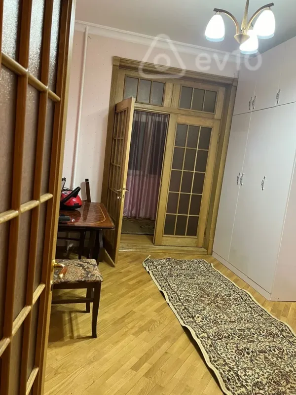 Kirayə verilir 3 otaqlı köhnə tikili 90 m²