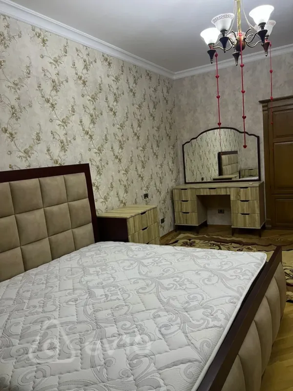 Kirayə verilir 3 otaqlı köhnə tikili 90 m²