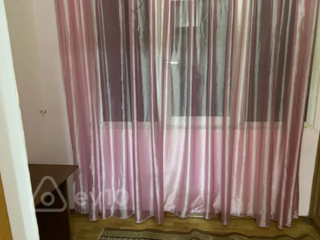 Kirayə verilir 3 otaqlı köhnə tikili 90 m²