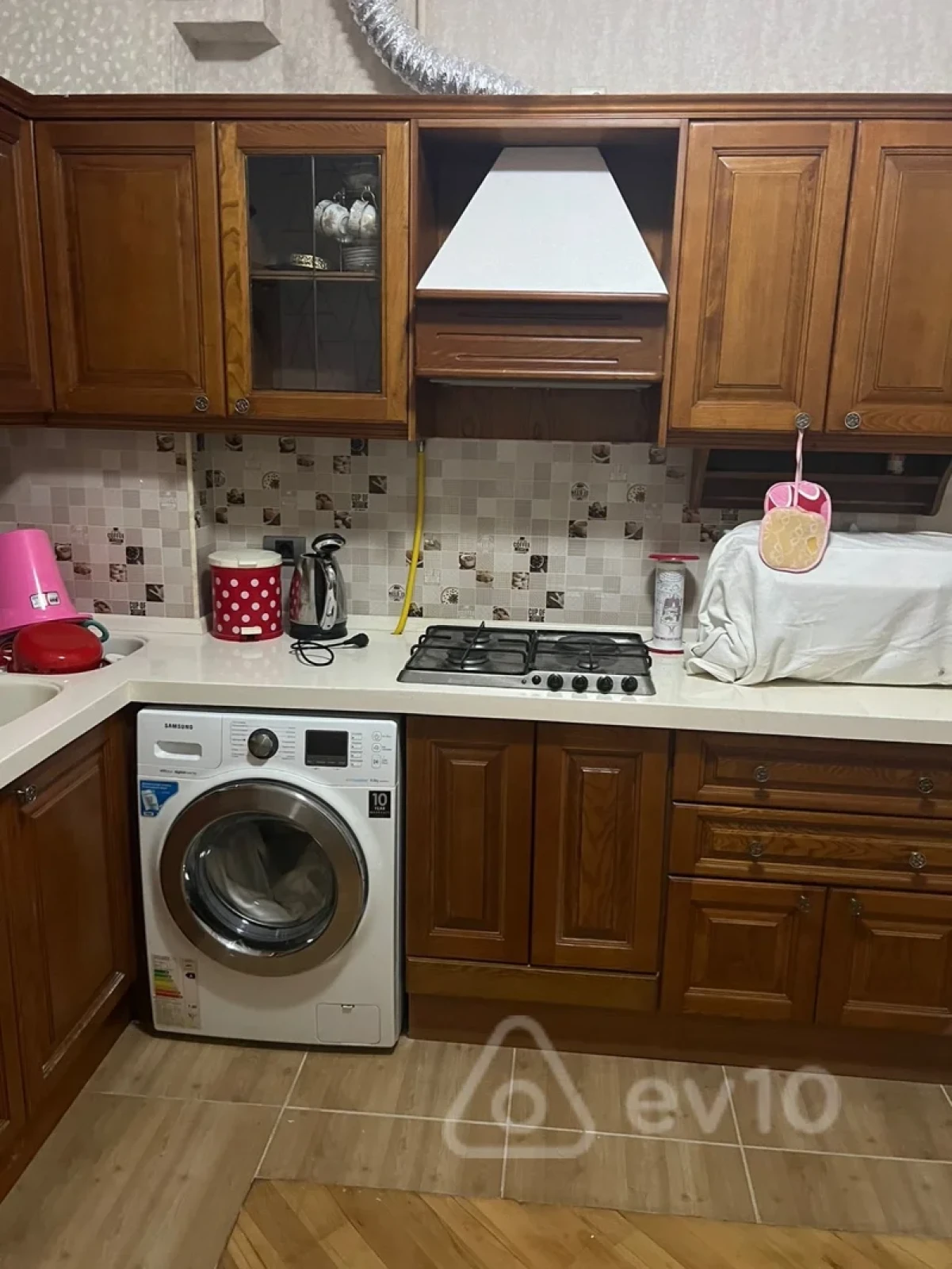 Kirayə verilir 3 otaqlı köhnə tikili 90 m²