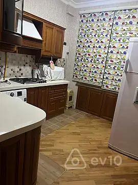 Kirayə verilir 3 otaqlı köhnə tikili 90 m²